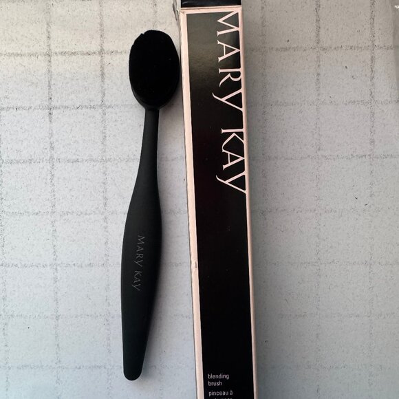 Mary Kay Blending Brush - Picture 1 of 5